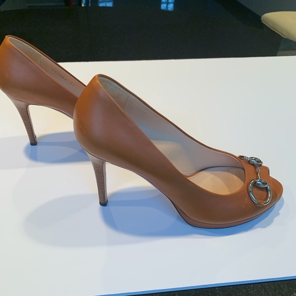 Gucci Peep Toe Pump - Picture 2 of 4